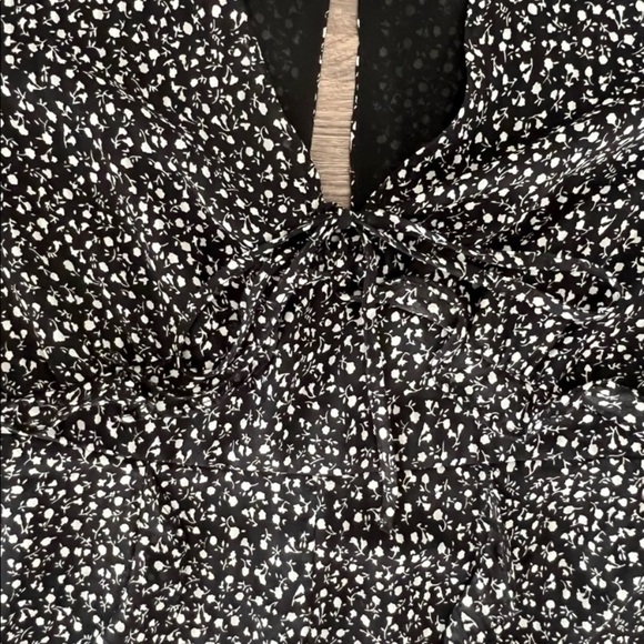 Storia New Black and White Floral Ruffled Romper Jumpsuit Women’s Large - Picture 9 of 16